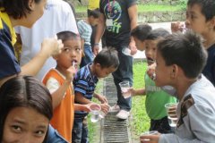 children-brushing-their-teeth-after-seminar