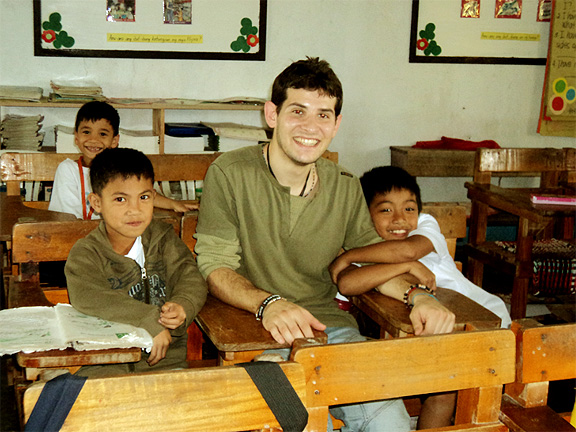 Daniele with the kids at Pag-asa Daycare School