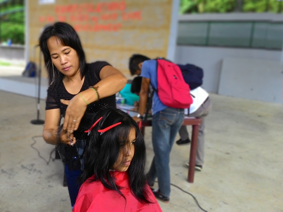 One of the Pag-asa mothers during the training on haircare.